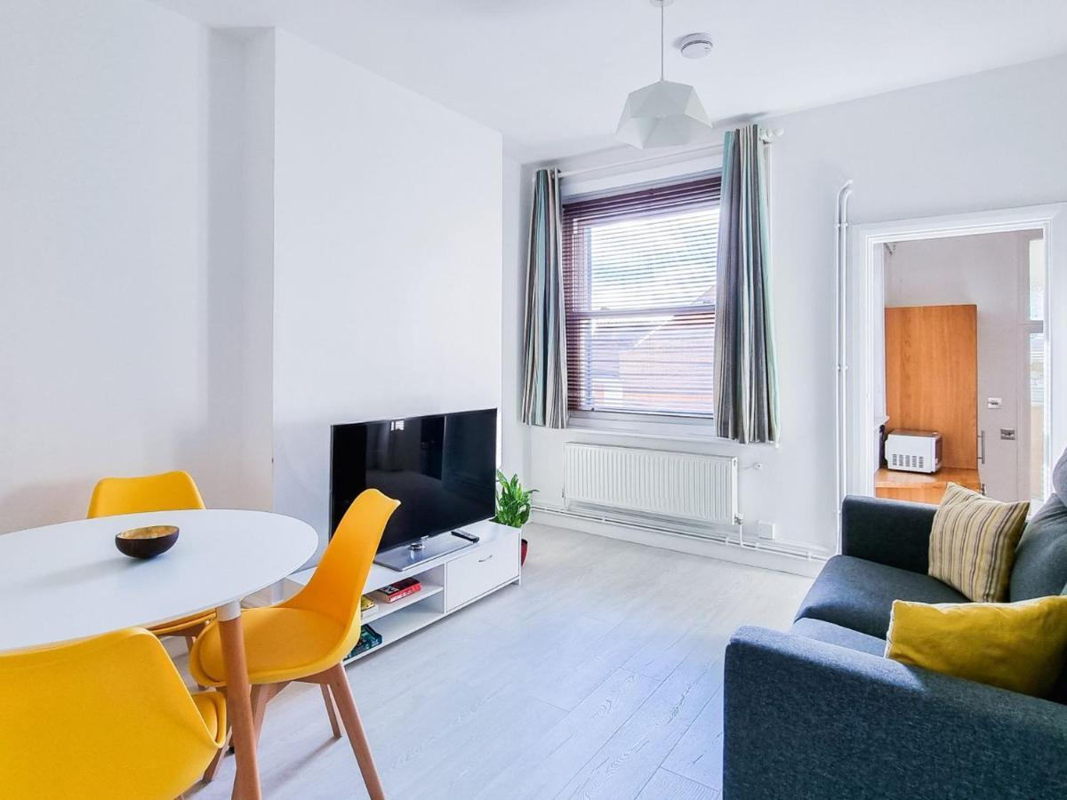 Apartmán Pass The Keys Wimbledon Hideaway Londýn Exteriér fotografie